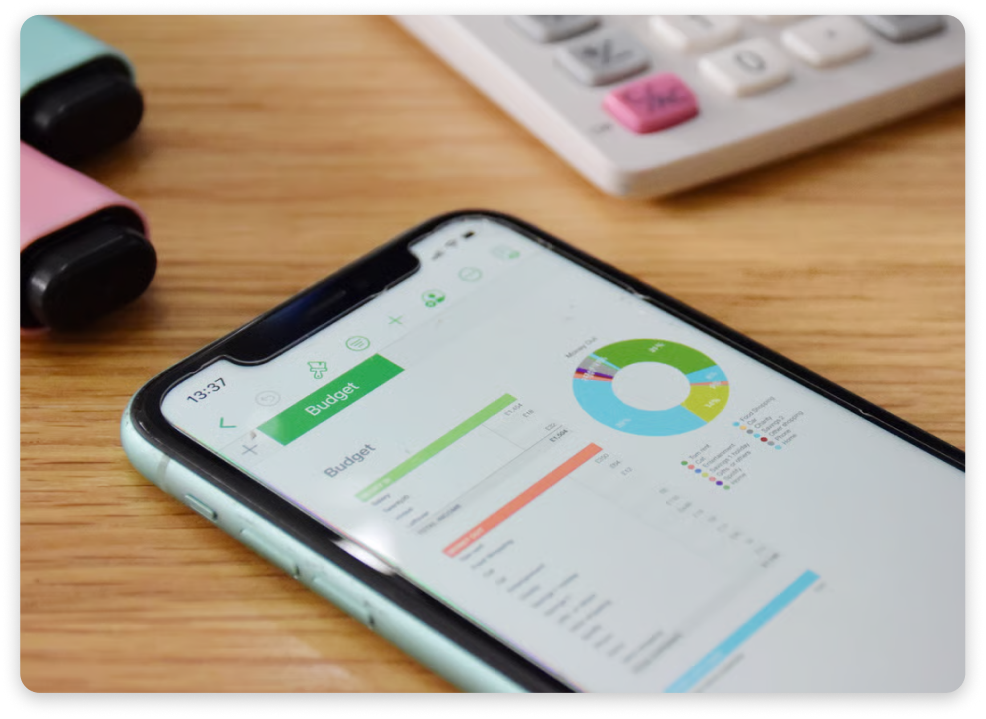 How to Track Monthly Expenses and Save More Money in 2026